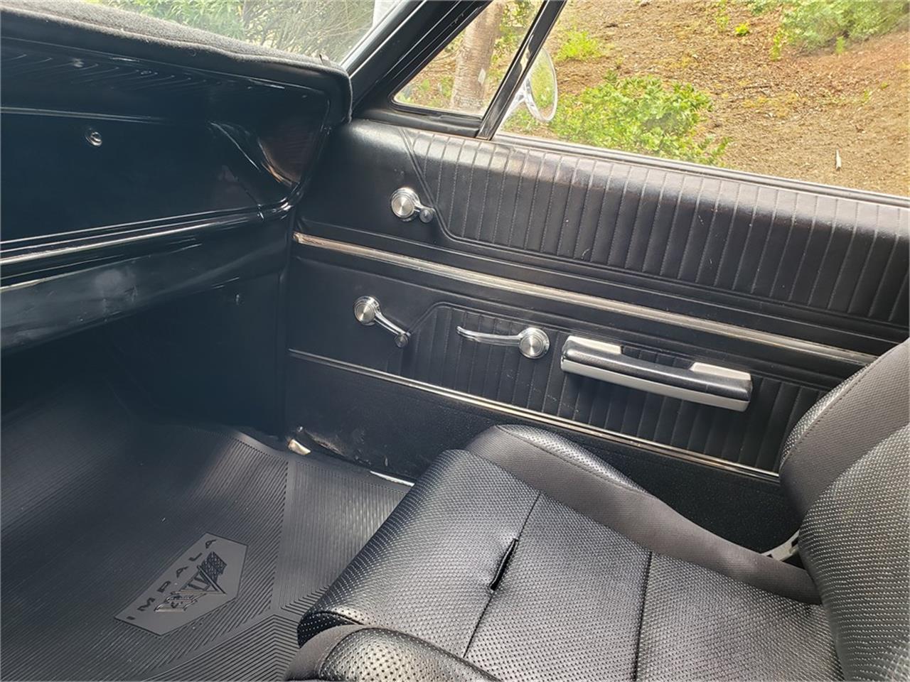 Chevrolet-Biscayne-1966-White-Black-22