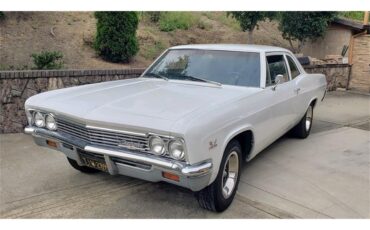 Chevrolet-Biscayne-1966-White-Black-3