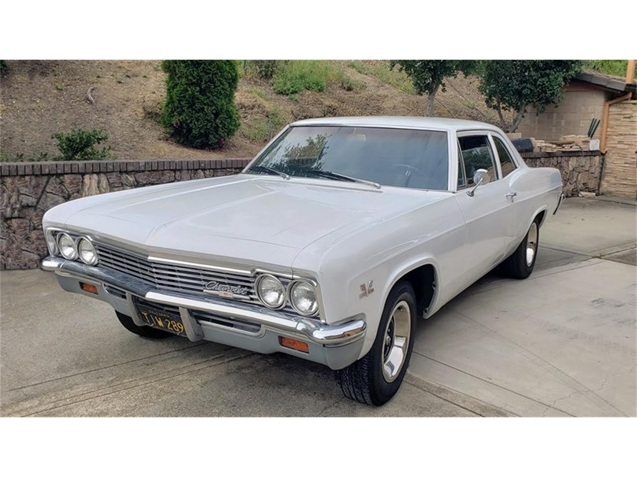 Chevrolet-Biscayne-1966-White-Black-3