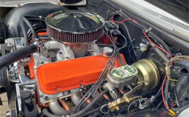 Chevrolet-Biscayne-1966-White-Black-33