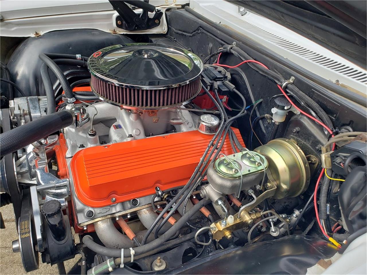 Chevrolet-Biscayne-1966-White-Black-33