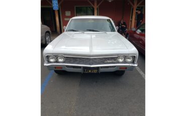 Chevrolet-Biscayne-1966-White-Black-4
