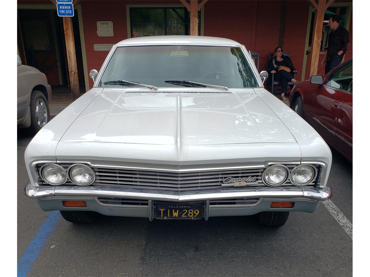 Chevrolet-Biscayne-1966-White-Black-5