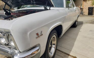 Chevrolet-Biscayne-1966-White-Black-9
