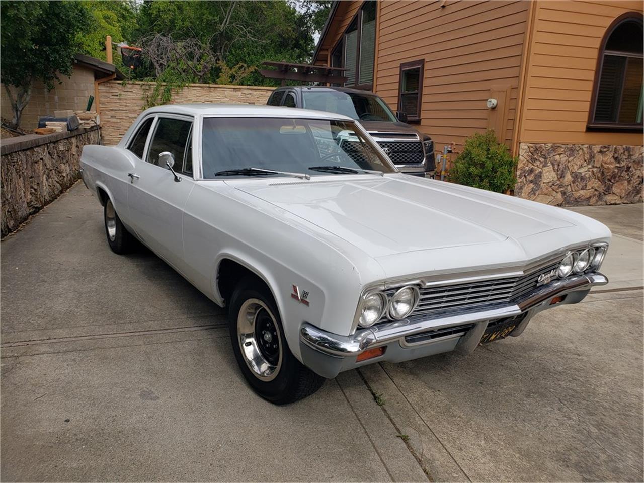 Chevrolet-Biscayne-1966-White-Black
