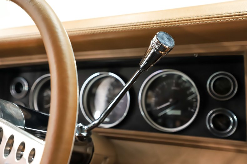 Chevrolet-Biscayne-1967-Luxo-Blue-Tan-2