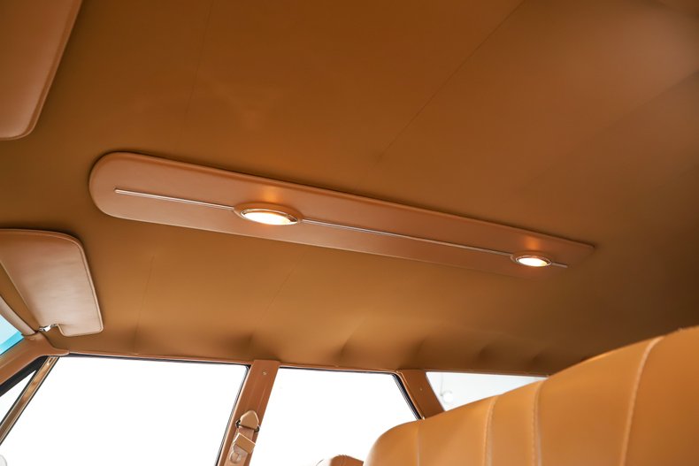 Chevrolet-Biscayne-1967-Luxo-Blue-Tan-32