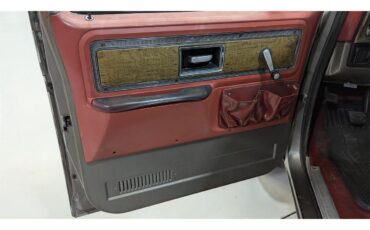 Chevrolet-Blazer-1977-Silver-Red-20