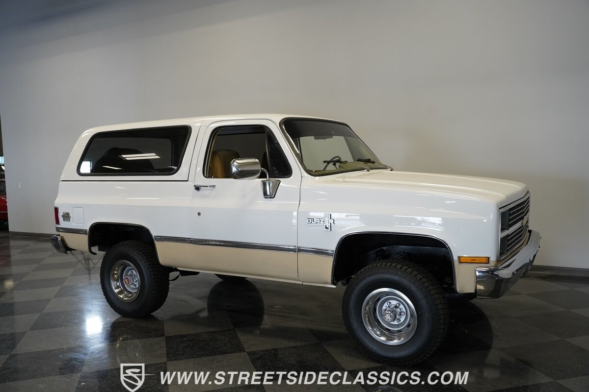 Chevrolet-Blazer-1984-SUV-21