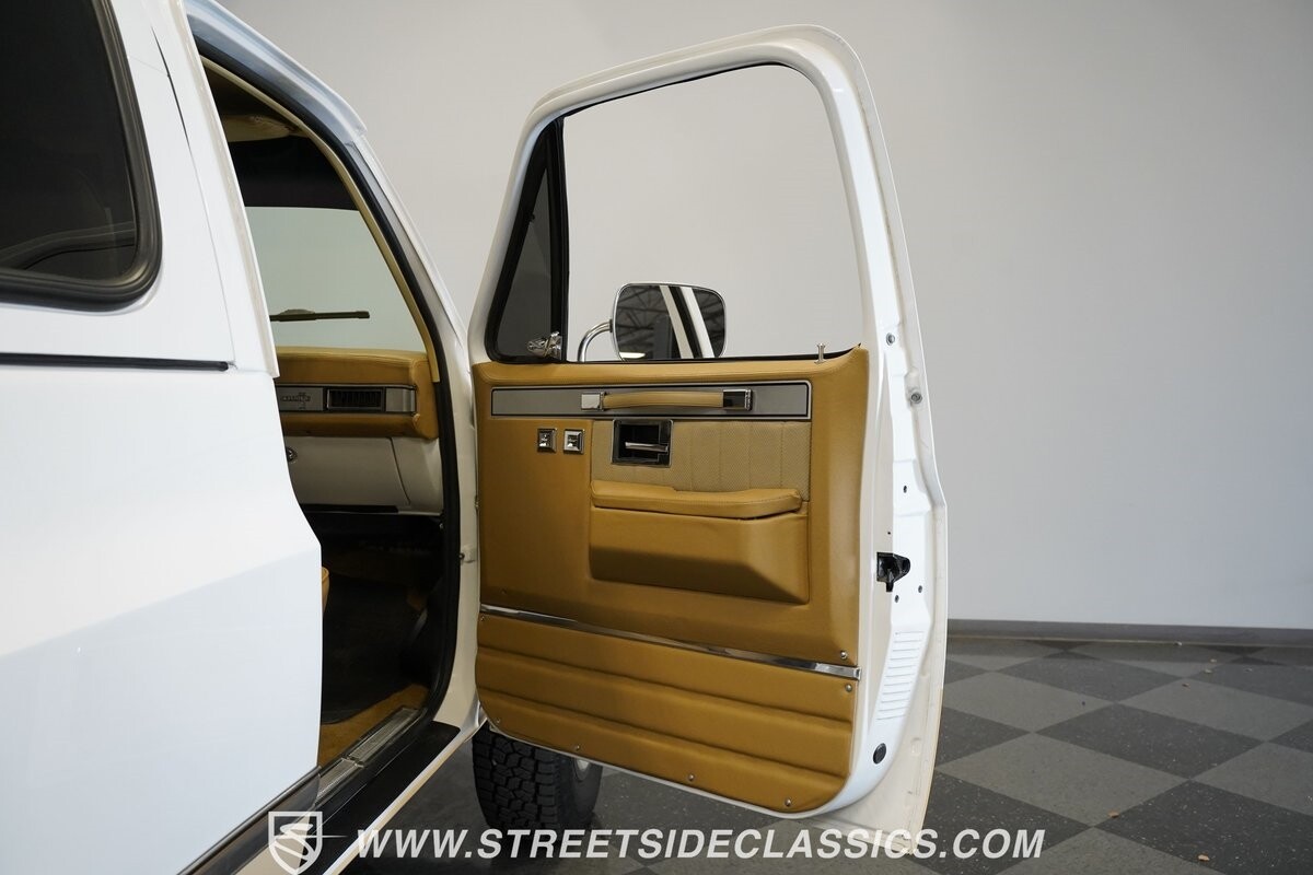 Chevrolet-Blazer-1984-SUV-24