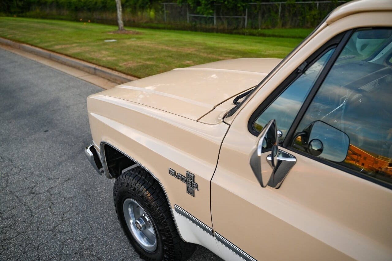 Chevrolet-Blazer-1986-SUV-17