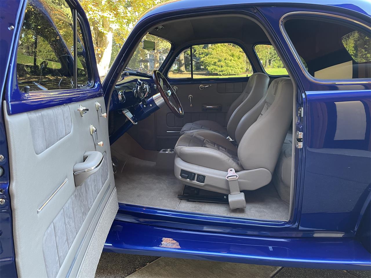 Chevrolet-Business-coupe-1940-Ocean-metallic-blue-Mushroom-7