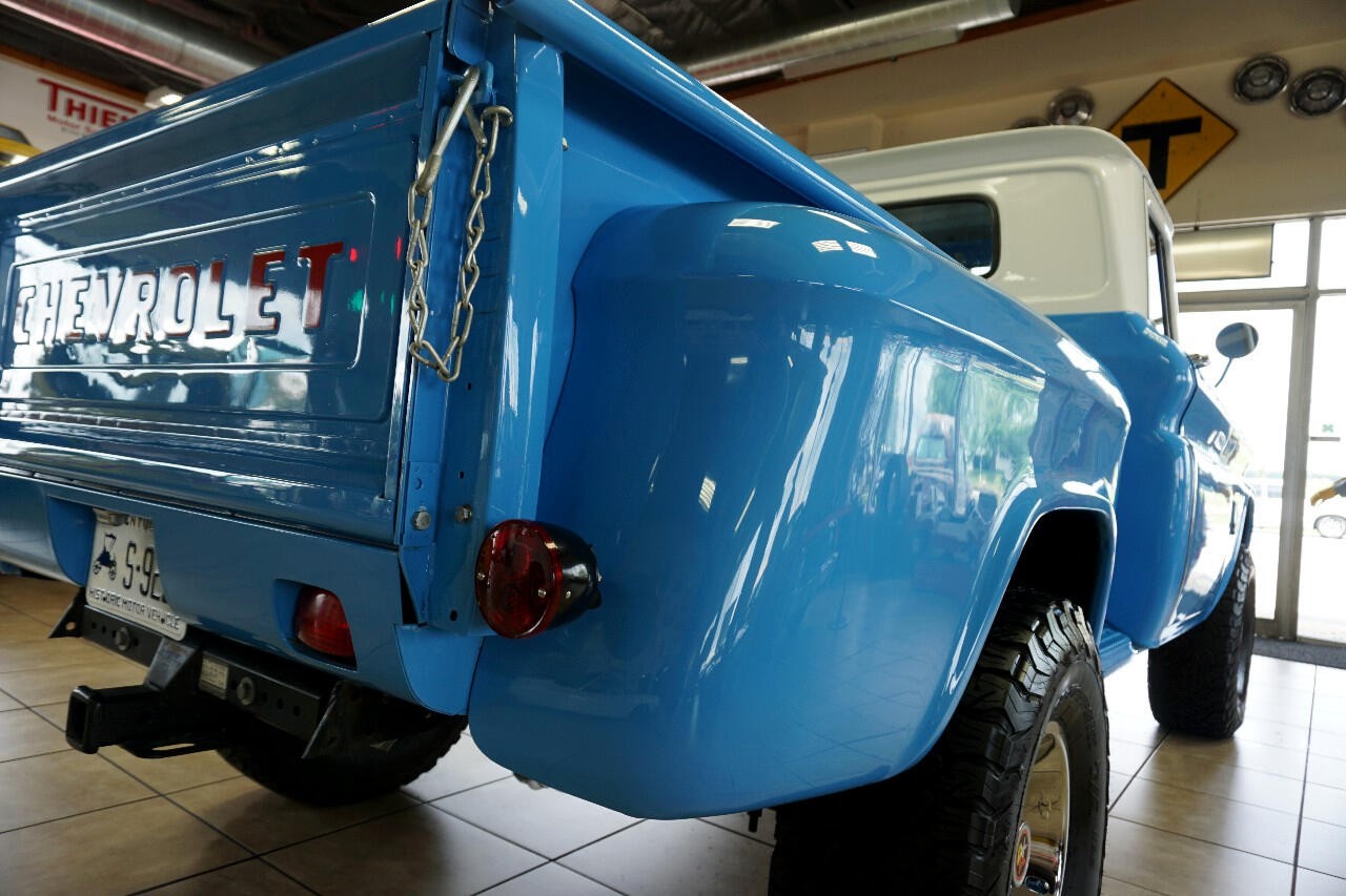 Chevrolet-C-10-1963-Classic-Car-18