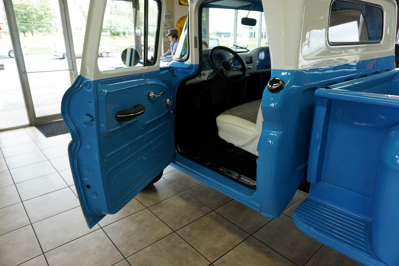 Chevrolet-C-10-1963-Classic-Car-21