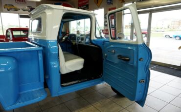 Chevrolet-C-10-1963-Classic-Car-23