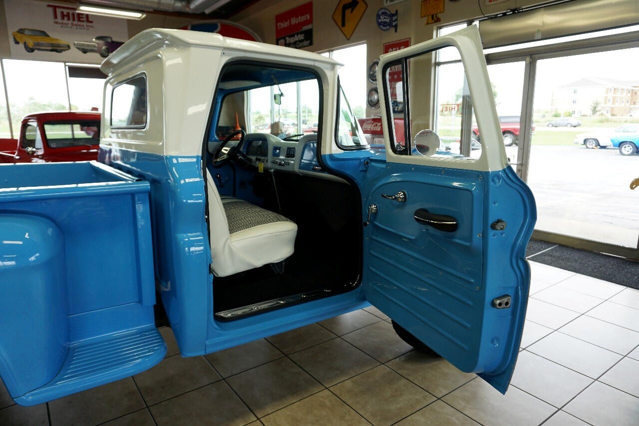 Chevrolet-C-10-1963-Classic-Car-23