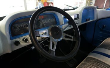 Chevrolet-C-10-1963-Classic-Car-25