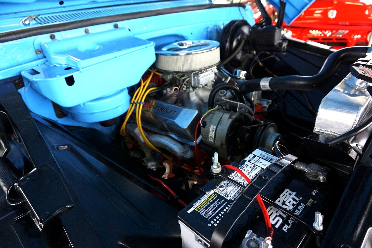 Chevrolet-C-10-1963-Classic-Car-32