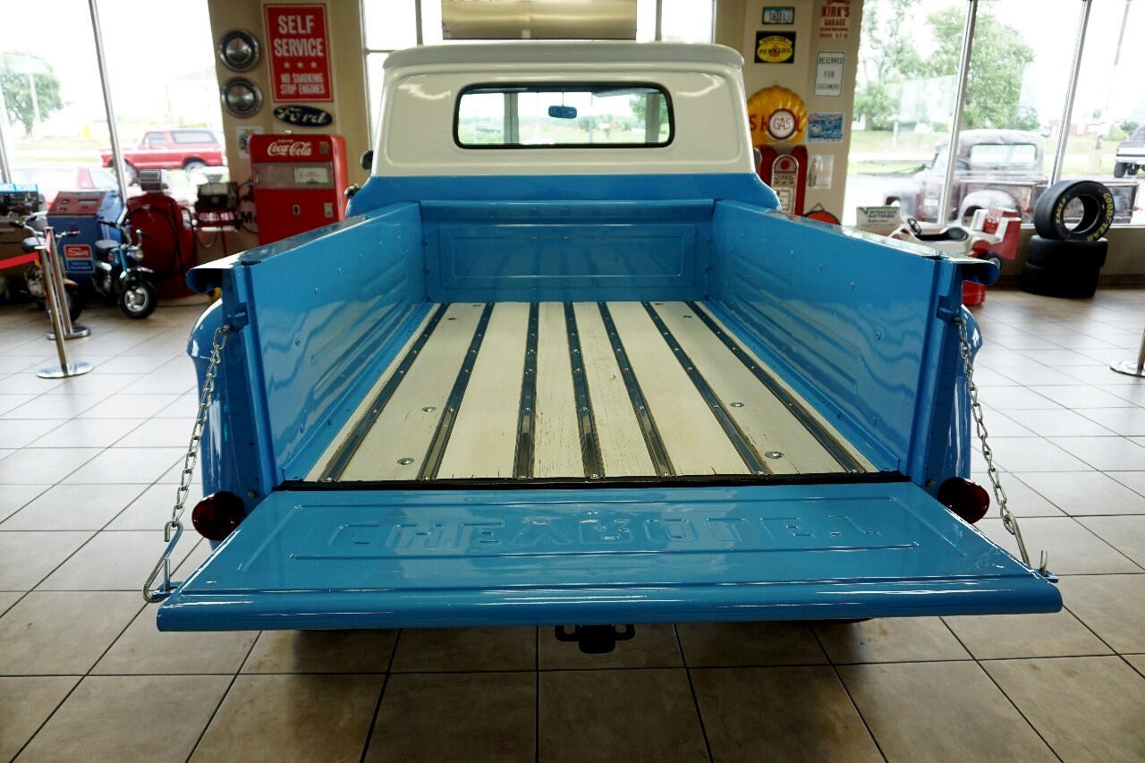 Chevrolet-C-10-1963-Classic-Car-8