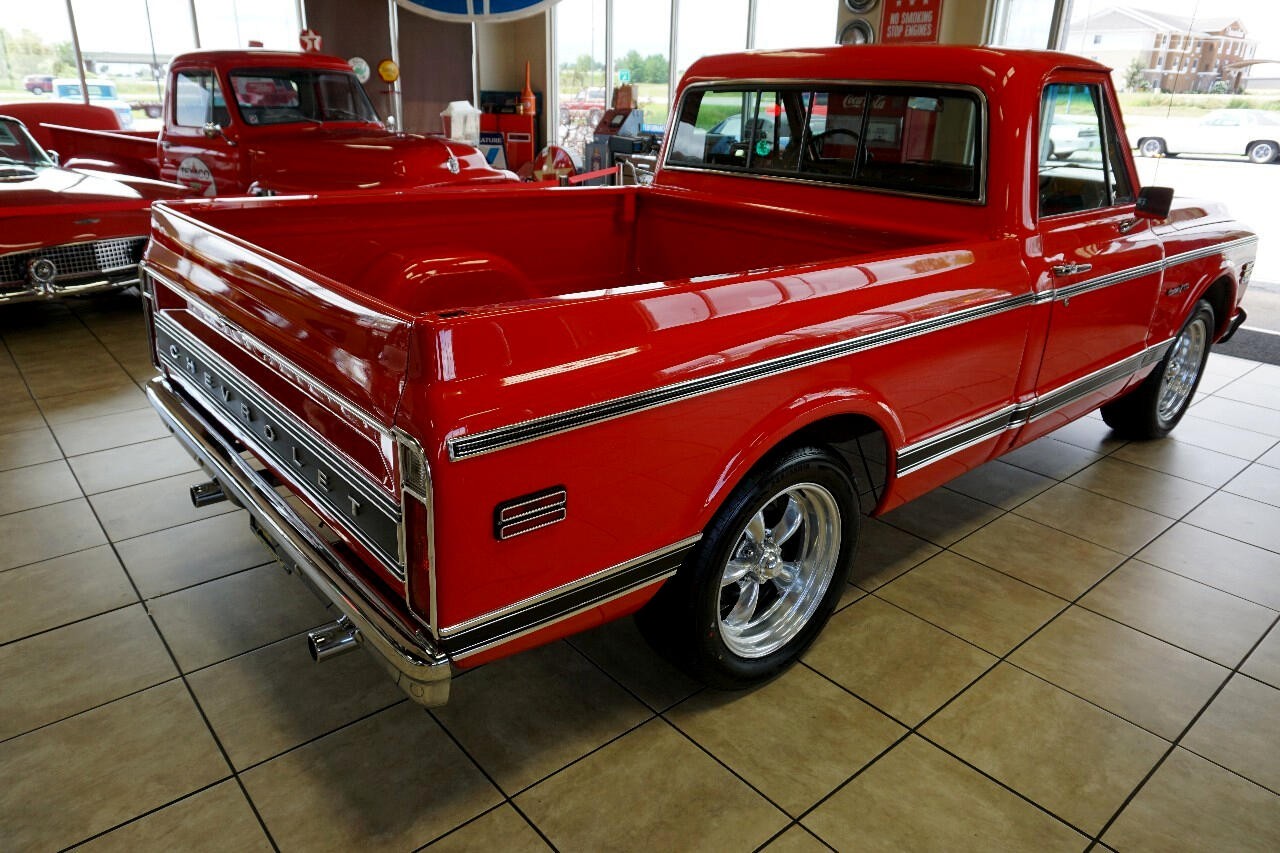 Chevrolet-C-10-1969-Classic-Car-11