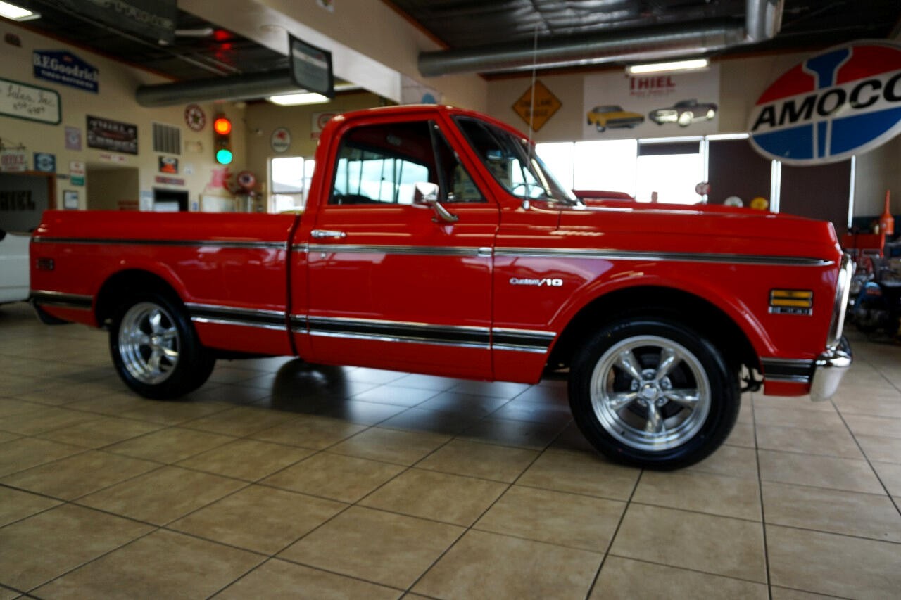 Chevrolet-C-10-1969-Classic-Car-12