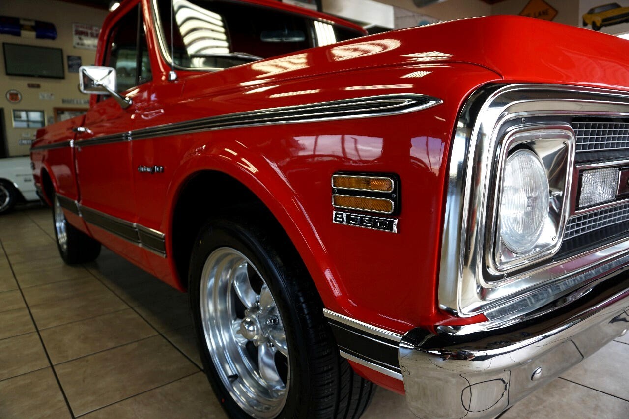 Chevrolet-C-10-1969-Classic-Car-16