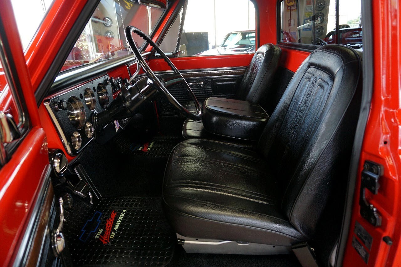 Chevrolet-C-10-1969-Classic-Car-23