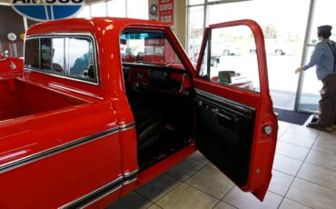 Chevrolet-C-10-1969-Classic-Car-24