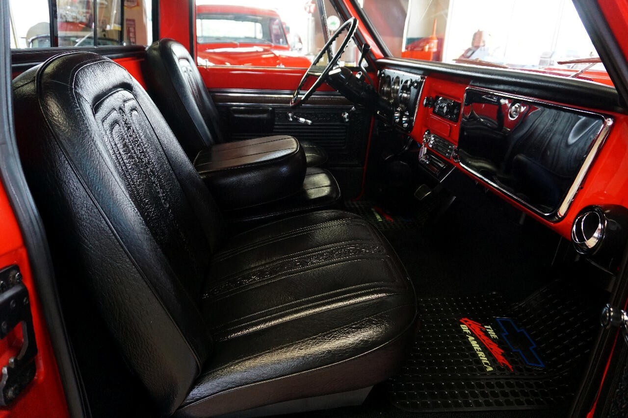Chevrolet-C-10-1969-Classic-Car-25