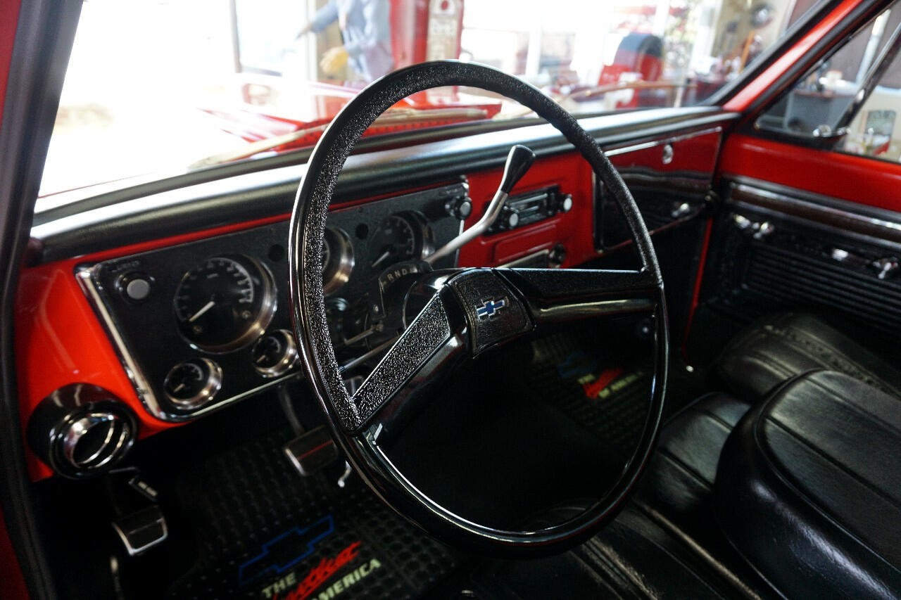 Chevrolet-C-10-1969-Classic-Car-26