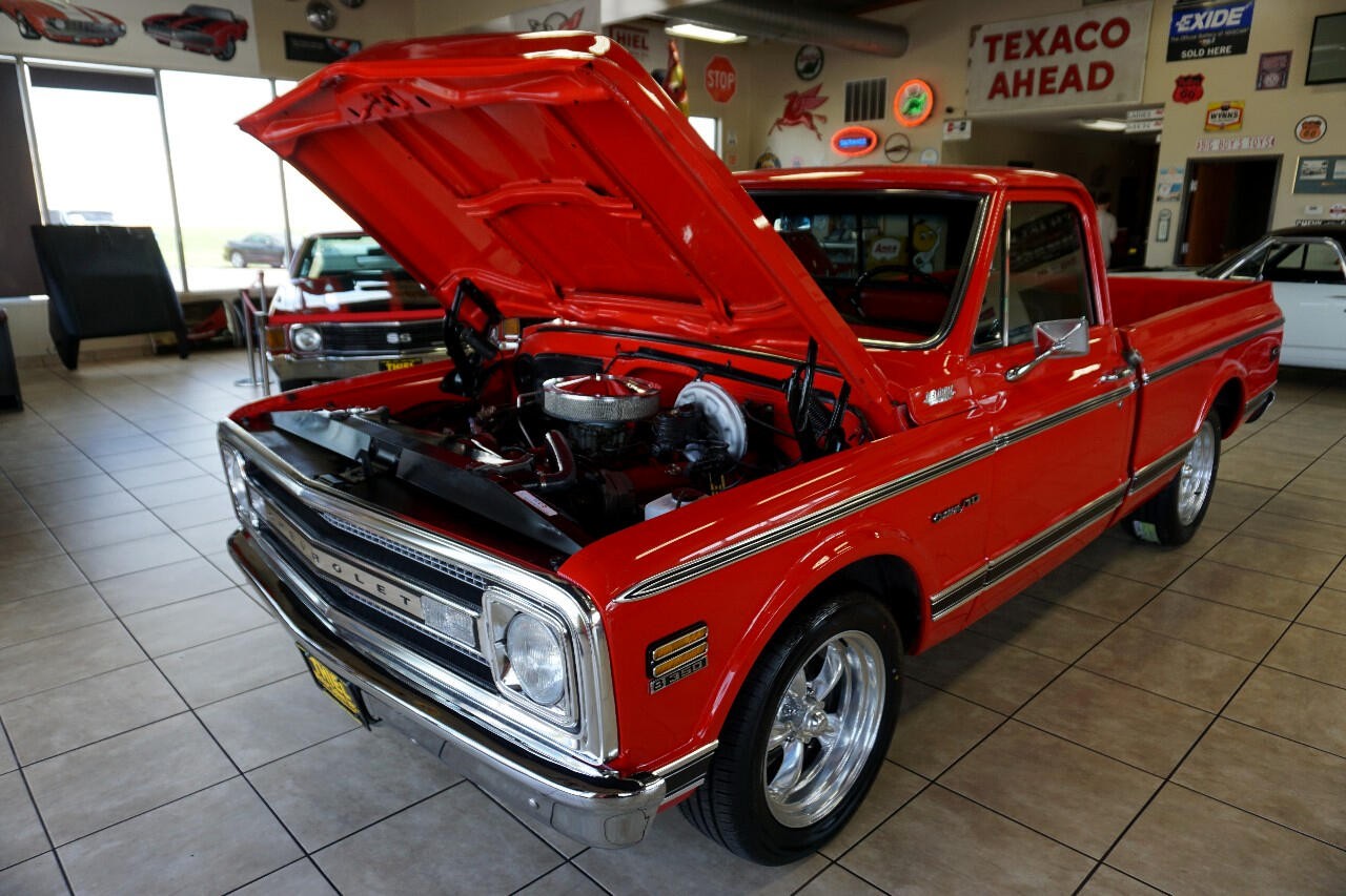 Chevrolet-C-10-1969-Classic-Car-31