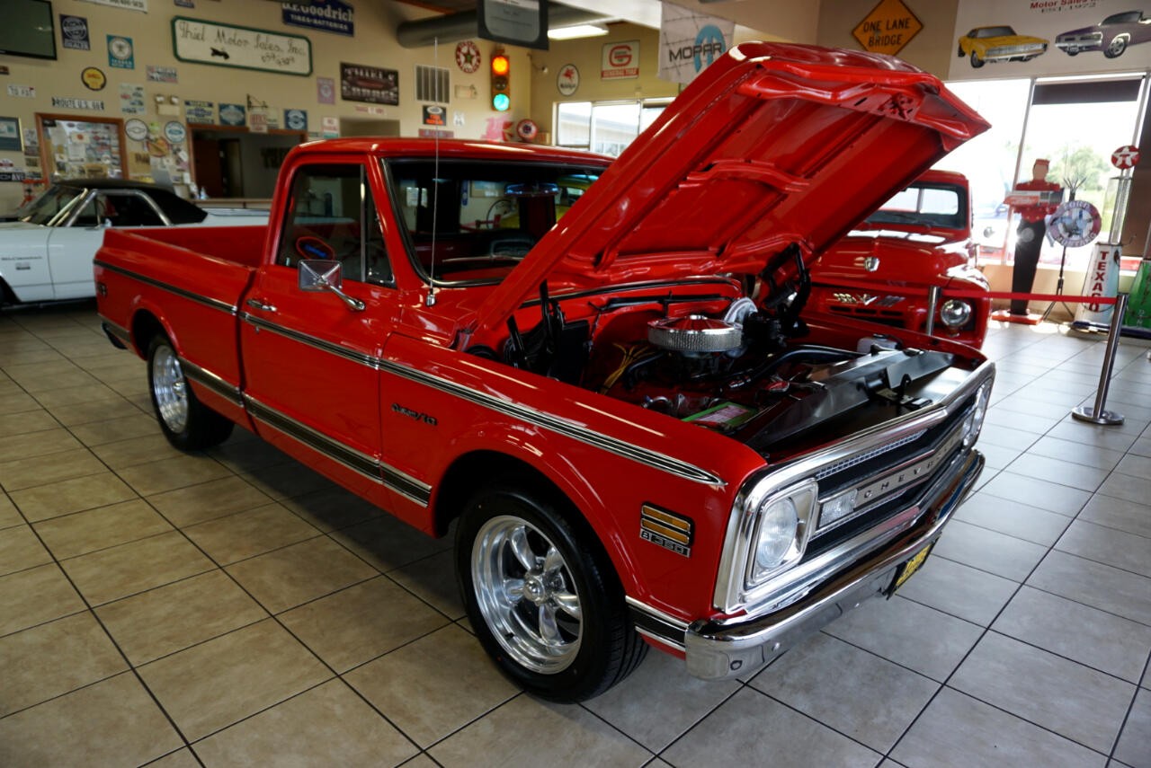 Chevrolet-C-10-1969-Classic-Car-34