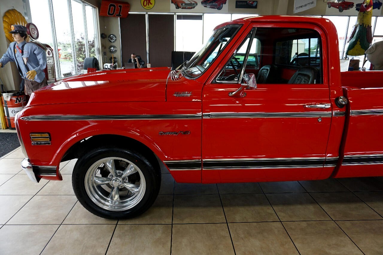 Chevrolet-C-10-1969-Classic-Car-38