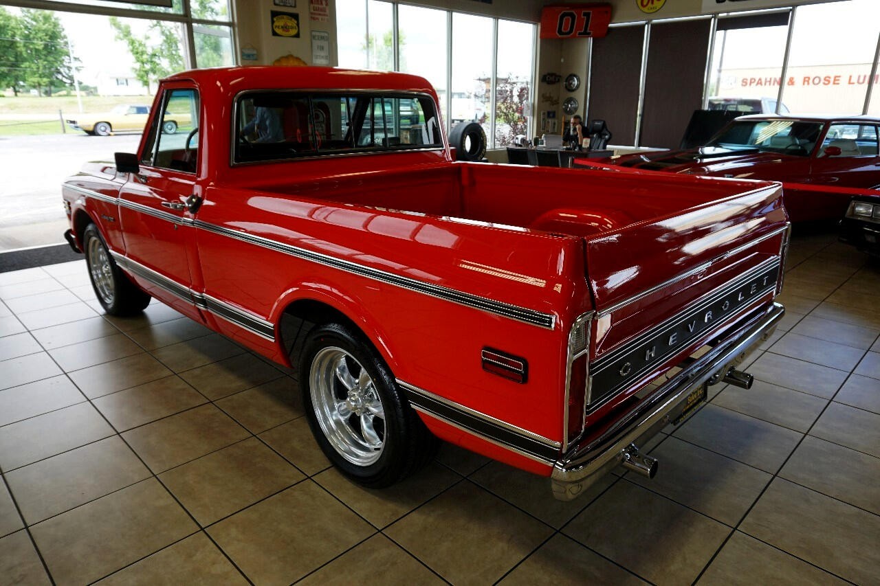 Chevrolet-C-10-1969-Classic-Car-5