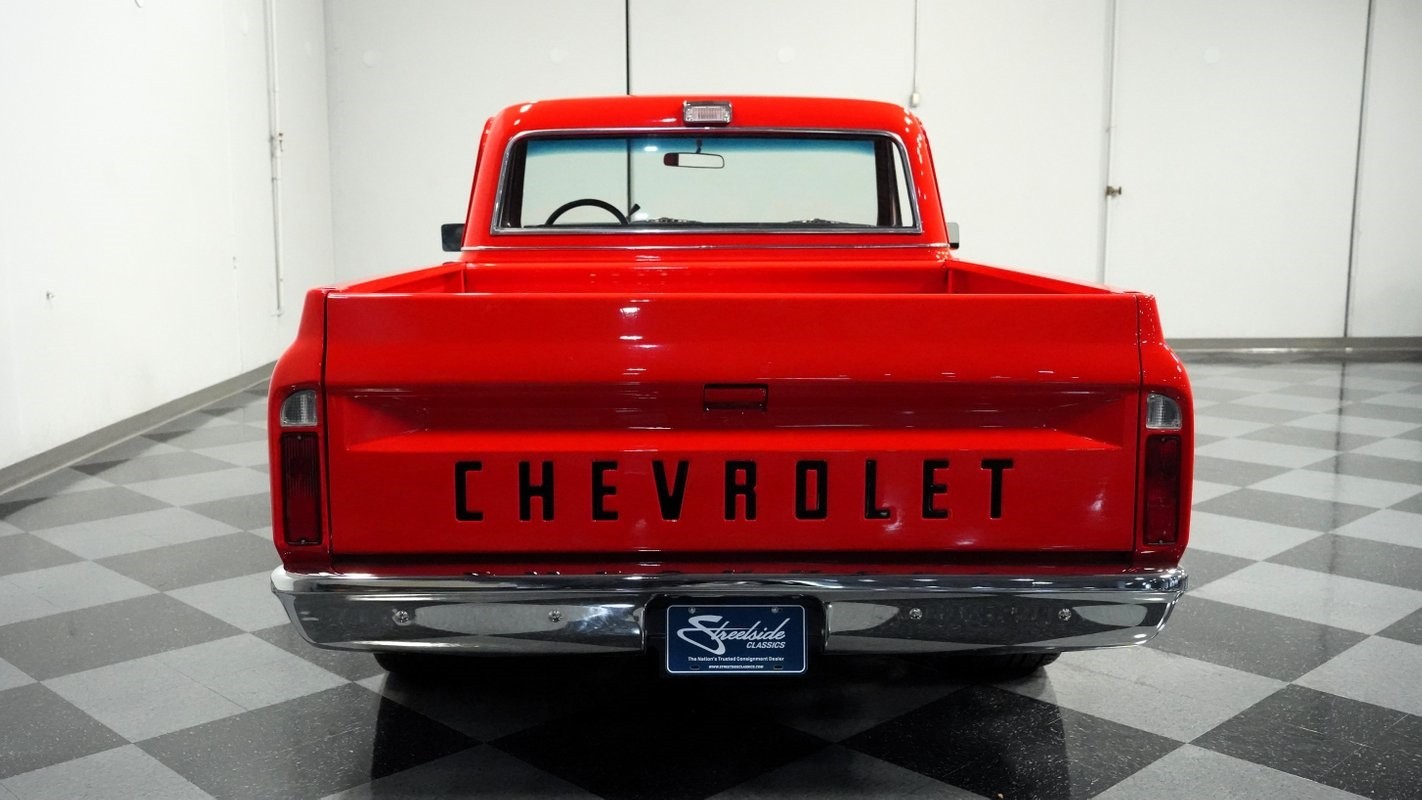 Chevrolet-C-10-1972-Pickup-Truck-9