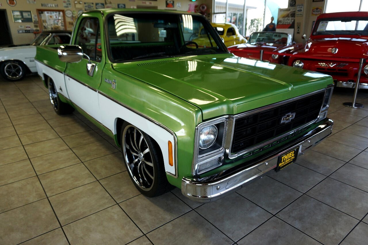 Chevrolet-C-10-1979-Classic-Car-12