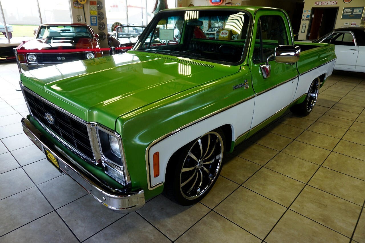 Chevrolet-C-10-1979-Classic-Car-2