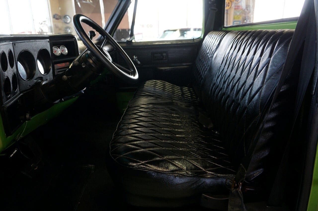 Chevrolet-C-10-1979-Classic-Car-22
