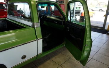 Chevrolet-C-10-1979-Classic-Car-23