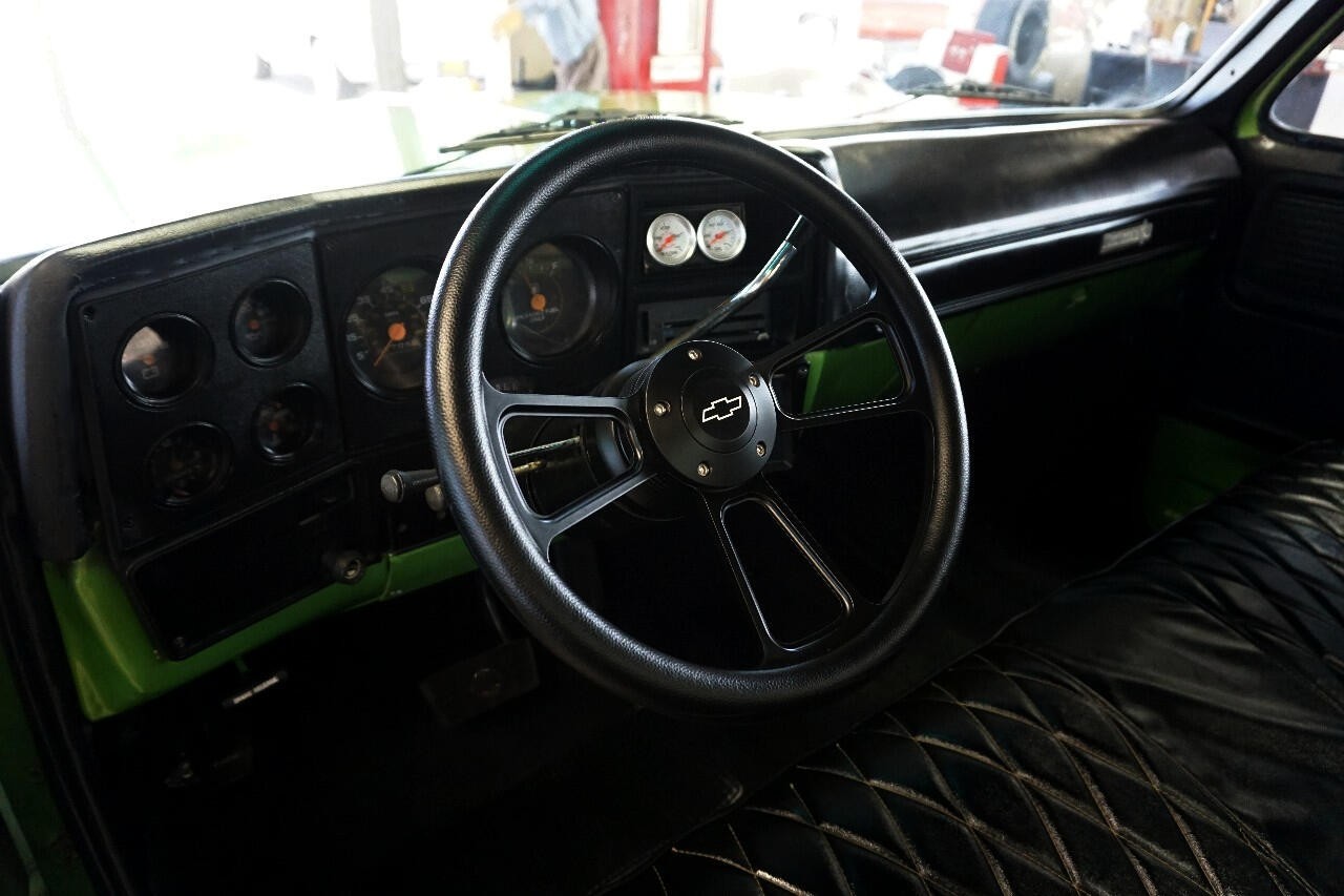Chevrolet-C-10-1979-Classic-Car-25
