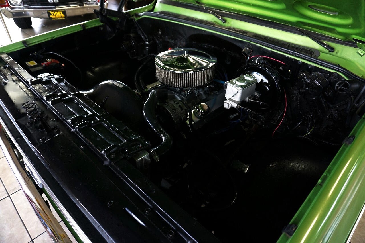 Chevrolet-C-10-1979-Classic-Car-29