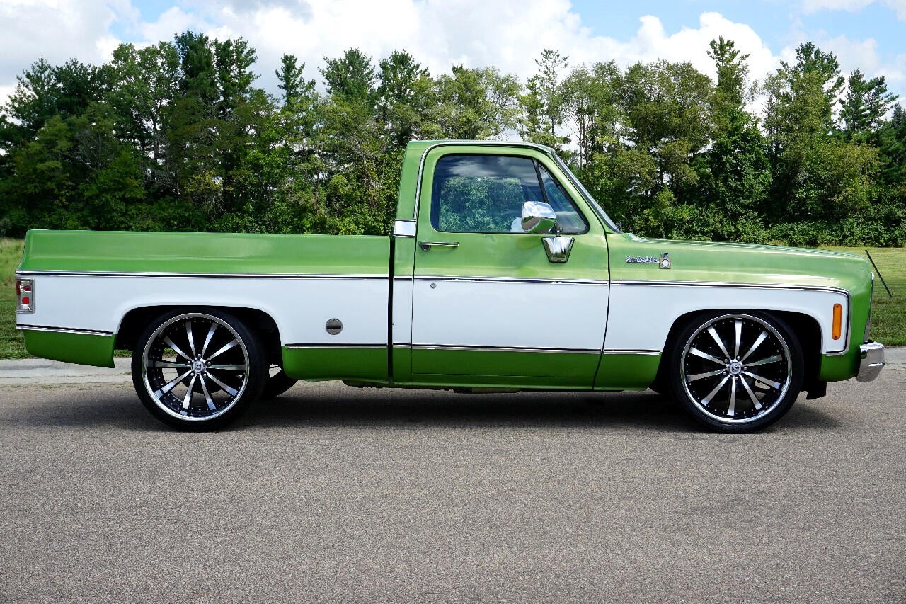 Chevrolet-C-10-1979-Classic-Car-36