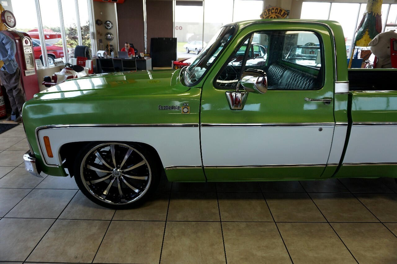 Chevrolet-C-10-1979-Classic-Car-38