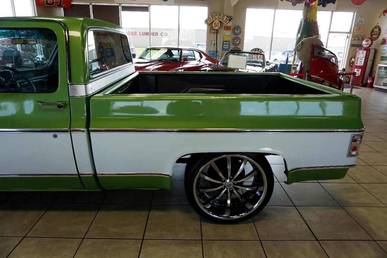 Chevrolet-C-10-1979-Classic-Car-39