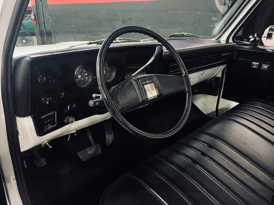 Chevrolet-C-10-1982-Pickup-Truck-15