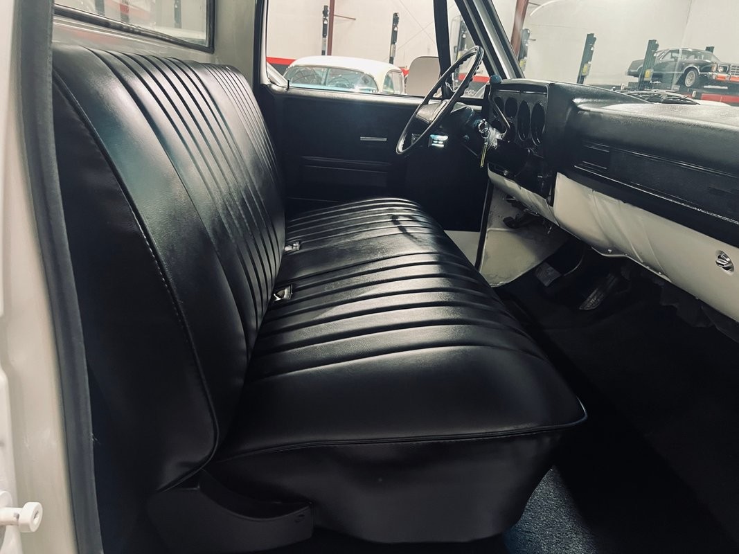 Chevrolet-C-10-1982-Pickup-Truck-18