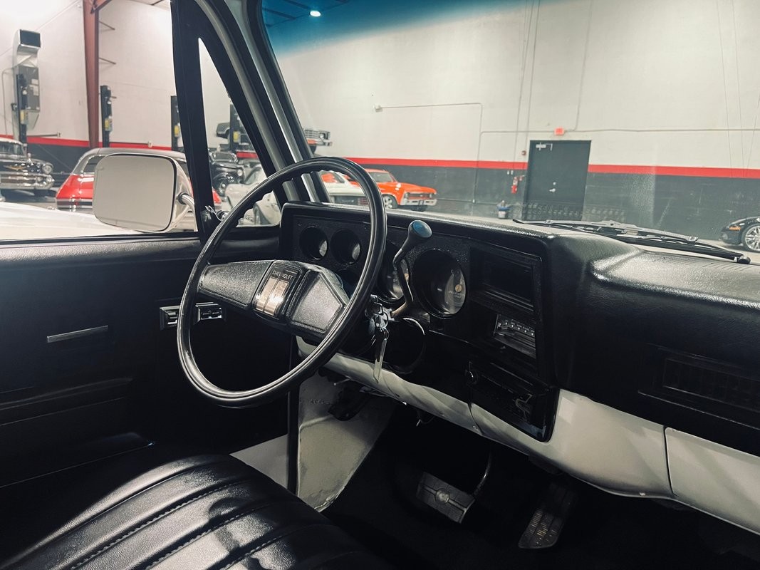Chevrolet-C-10-1982-Pickup-Truck-19