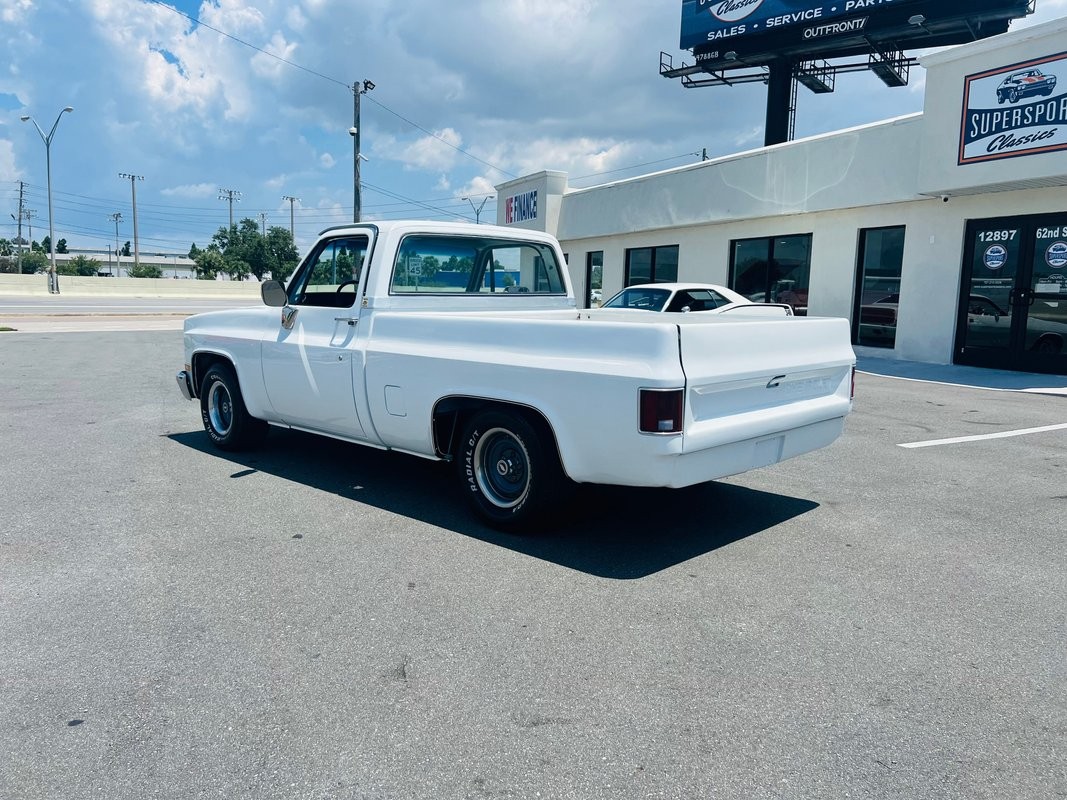 Chevrolet-C-10-1982-Pickup-Truck-2