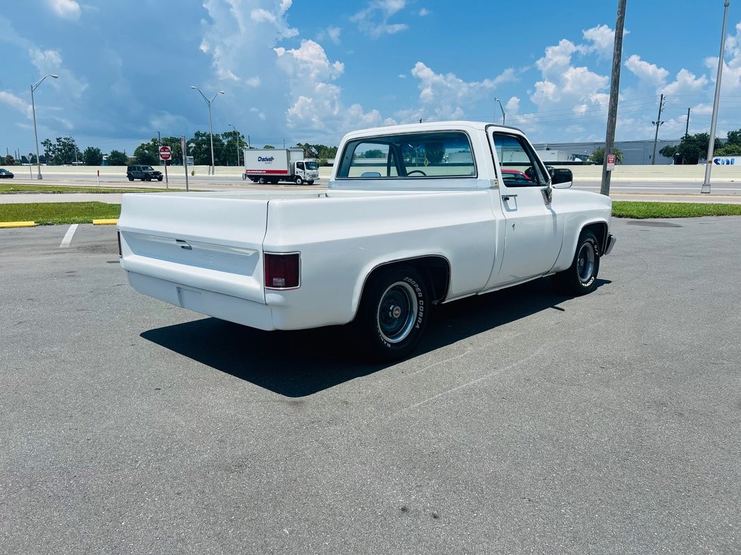 Chevrolet-C-10-1982-Pickup-Truck-5