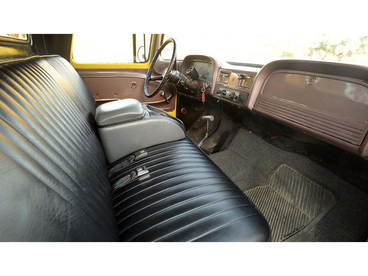Chevrolet-C10-1963-Canary-Yellow-black-and-purplegrey-8